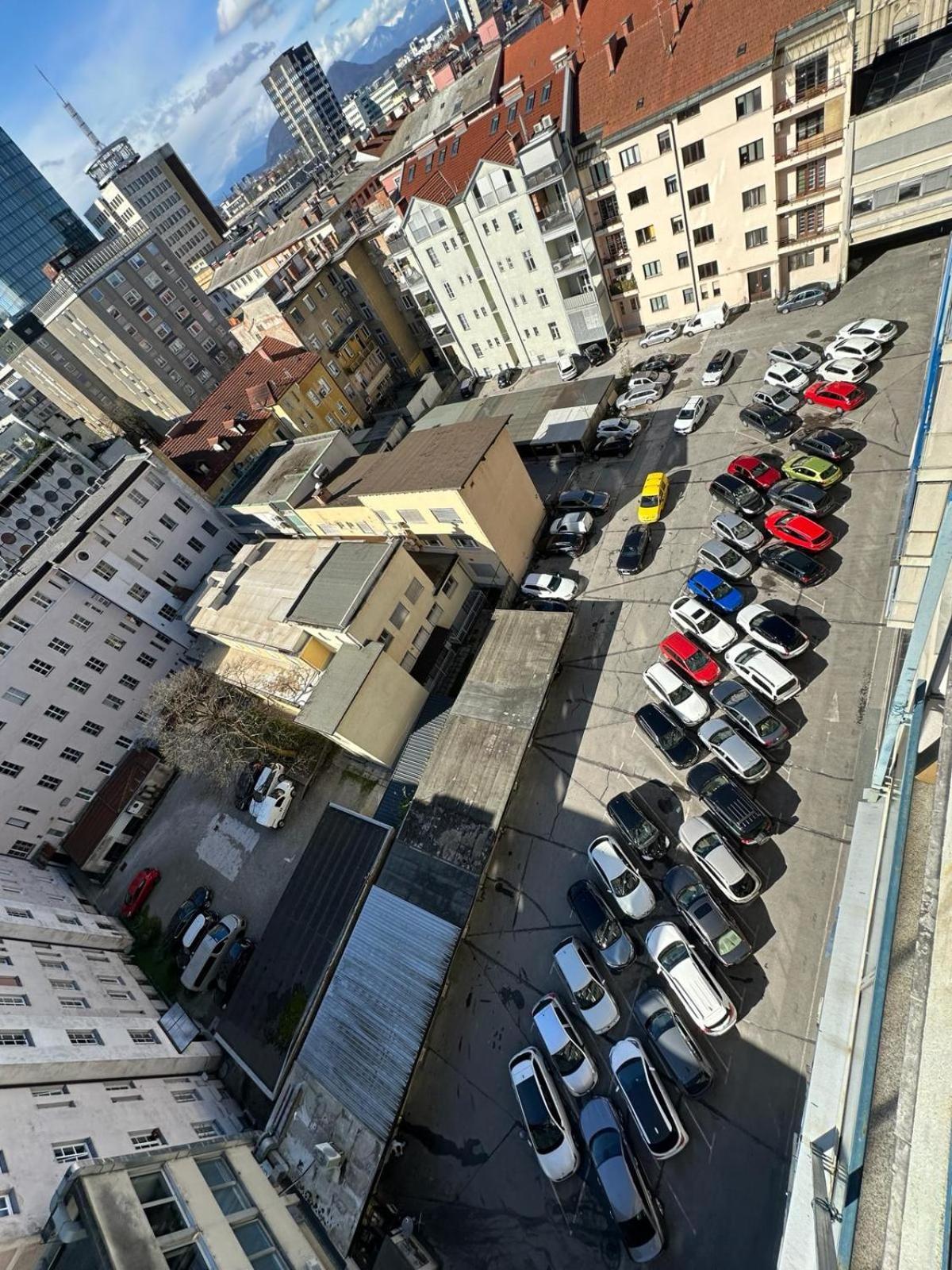 דירות Ljubljana Center With A Castle View, Parking מראה חיצוני תמונה